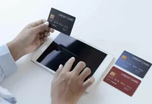 Cartões de Crédito com Anuidade: Valendo a Pena ou um Peso no Bolso? Uma Análise Detalhada dos Prós e Contras